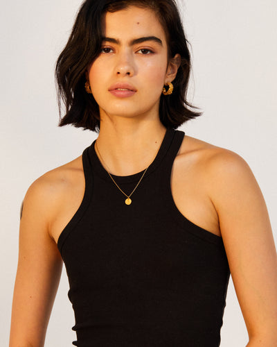 Model wearing Alighieri Baby Lion Cub Leone Necklace