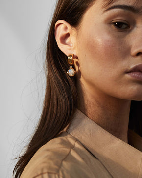 The Light Capture Hoop Earrings