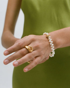 Model Wearing Alighieri Calliope Freshwater Pearl Bracelet